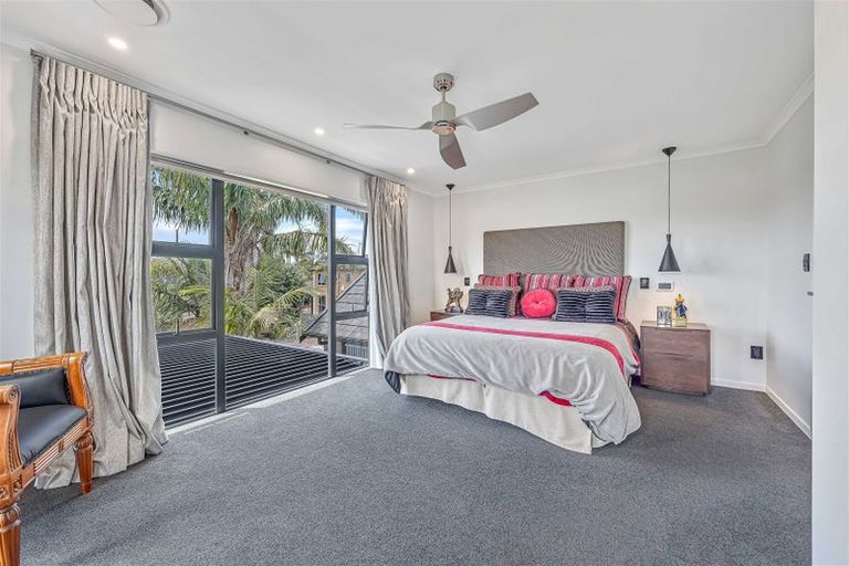 Photo of property in 8 Mansion Court, West Harbour, Auckland, 0618
