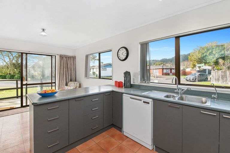 Photo of property in 13 Atarau Grove, Paraparaumu, 5032