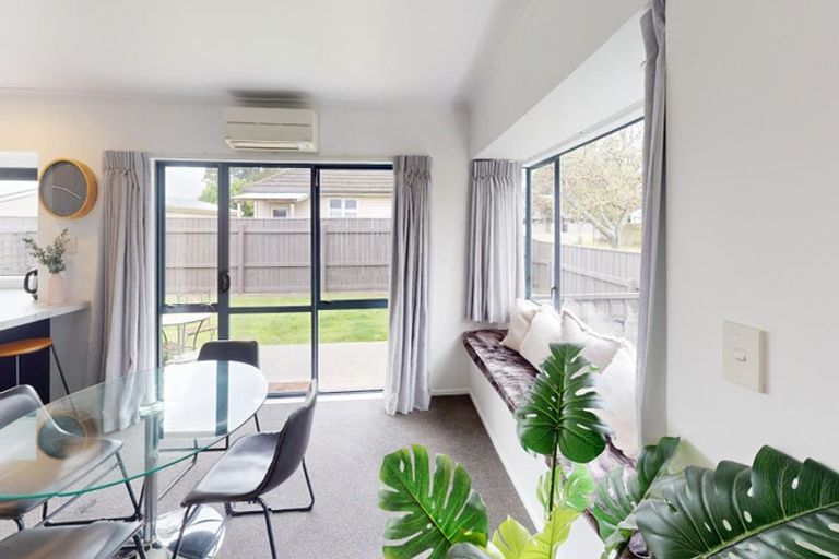 Photo of property in 2 Pinedale Parade, Milson, Palmerston North, 4414