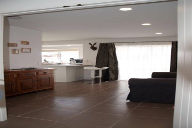 Photo of property in 16 Mirabell Place, Golflands, Auckland, 2013