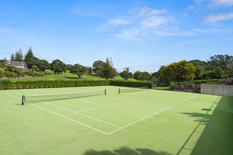 Photo of property in 12 Gleneagles Way, Waiwhakaiho, New Plymouth, 4312