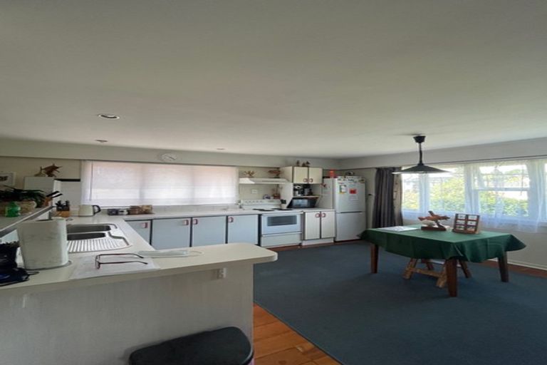 Photo of property in 125 Millbrook Road, Sunnyvale, Auckland, 0612