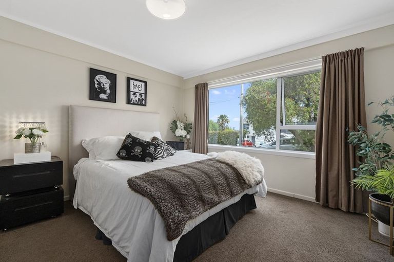 Photo of property in 1/2 Prospect Terrace, Milford, Auckland, 0620