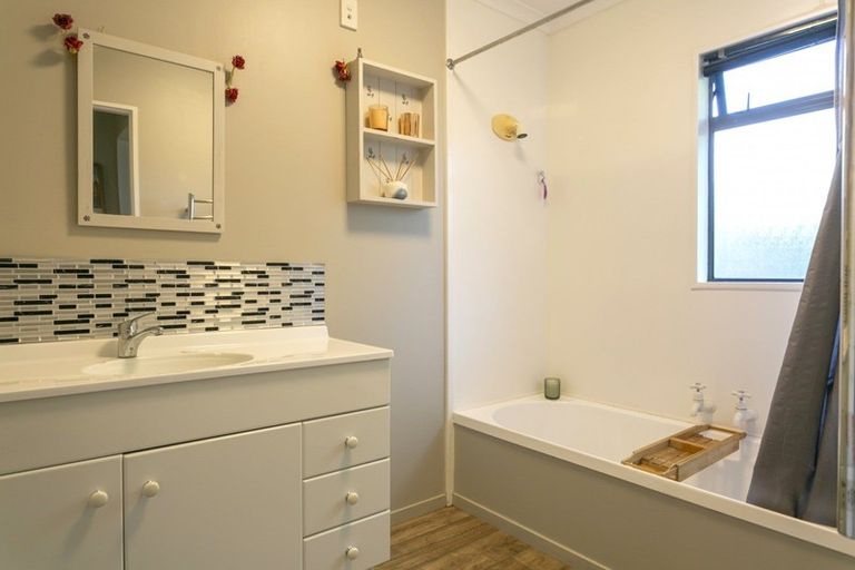 Photo of property in 2 Balmoral Drive, Hilltop, Taupo, 3330