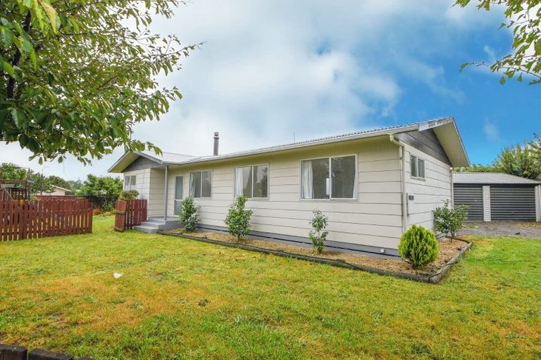 Photo of property in 14 Baillie Crescent, Carterton, 5713