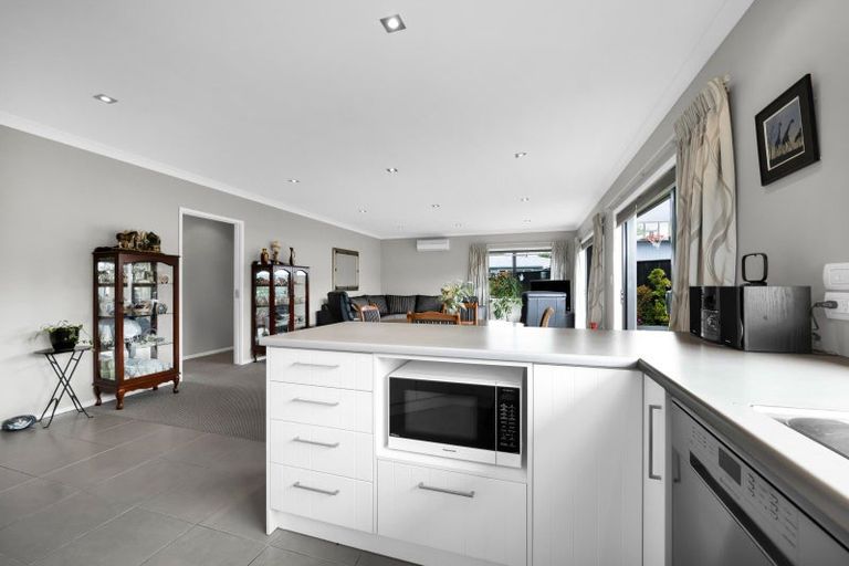 Photo of property in 1/276 Mangorei Road, Merrilands, New Plymouth, 4312
