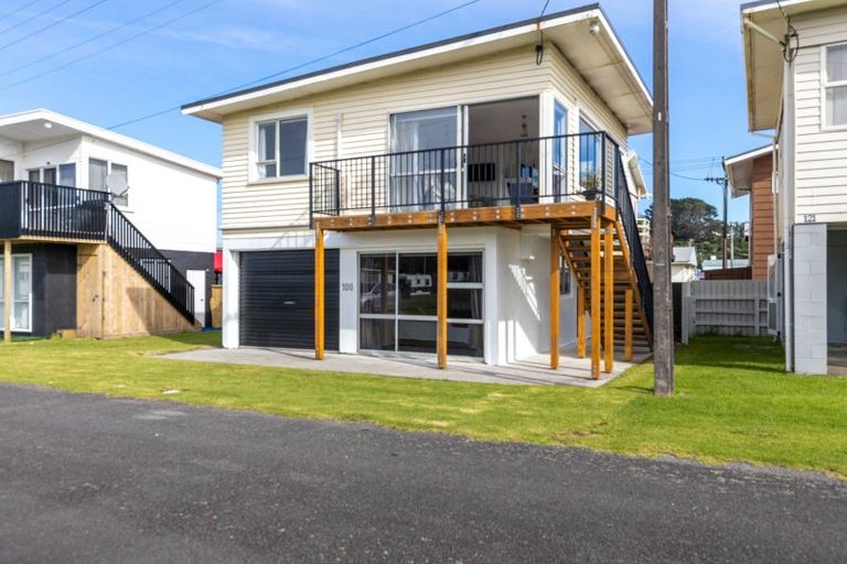 Photo of property in 100 Eighth Avenue, Urenui, 4377