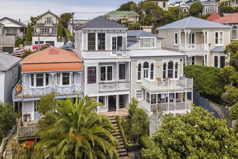 Photo of property in 18 Bidwill Street, Mount Cook, Wellington, 6021