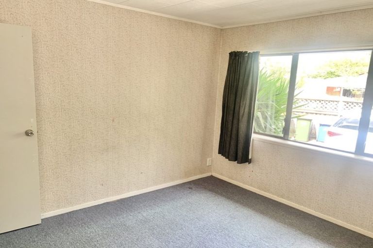 Photo of property in 62a Flanshaw Road, Te Atatu South, Auckland, 0610