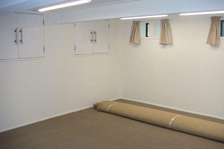 Photo of property in 20 Serwayne Place, Sunnyvale, Auckland, 0612