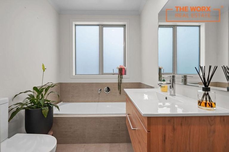 Photo of property in 5 Sauterne Road, Kumeu, 0810