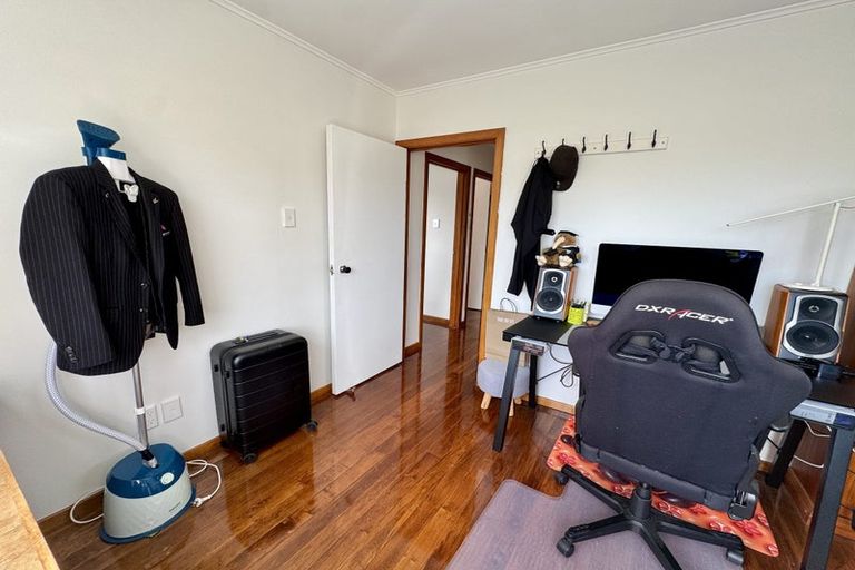 Photo of property in 2 Thomas Rea Place, Te Atatu South, Auckland, 0610