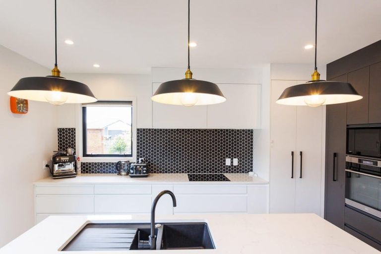 Photo of property in 3 Atlantic Drive, Fitzherbert, Palmerston North, 4410