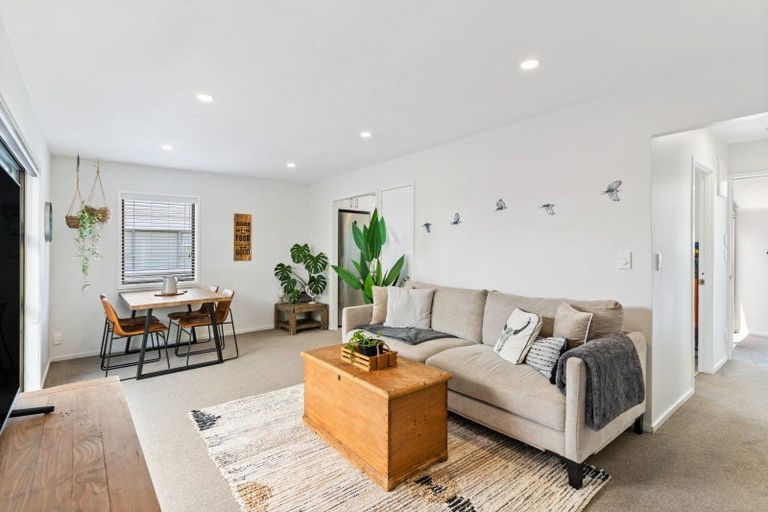 Photo of property in 2/88 Lauderdale Road, Birkdale, Auckland, 0626