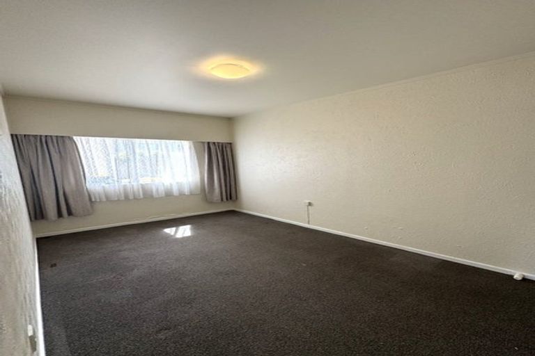 Photo of property in 59 Lincoln Park Avenue, Massey, Auckland, 0614