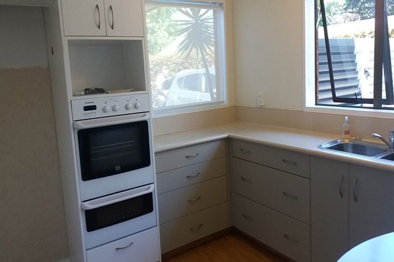 Photo of property in 17a Kowhai Grove, Waikanae, 5036