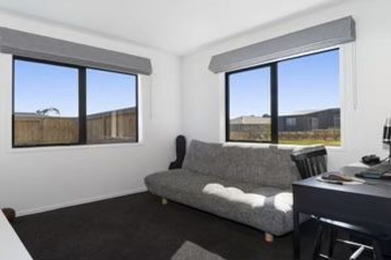 Photo of property in 16 Charlotte Drive, Omokoroa, 3114