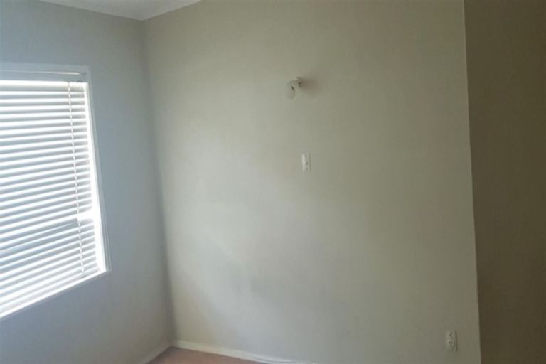 Photo of property in 3/16 Northall Road, New Lynn, Auckland, 0600