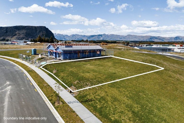 Photo of property in 42 Doug Ledgerwood Drive, Wanaka, 9305
