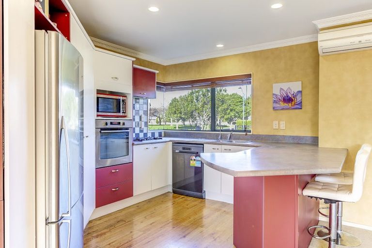 Photo of property in 2 Nielsen Gardens, Rototuna, Hamilton, 3210