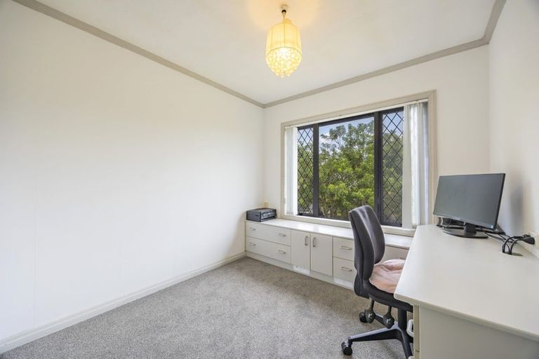 Photo of property in 17 Louise Place, Browns Bay, Auckland, 0630