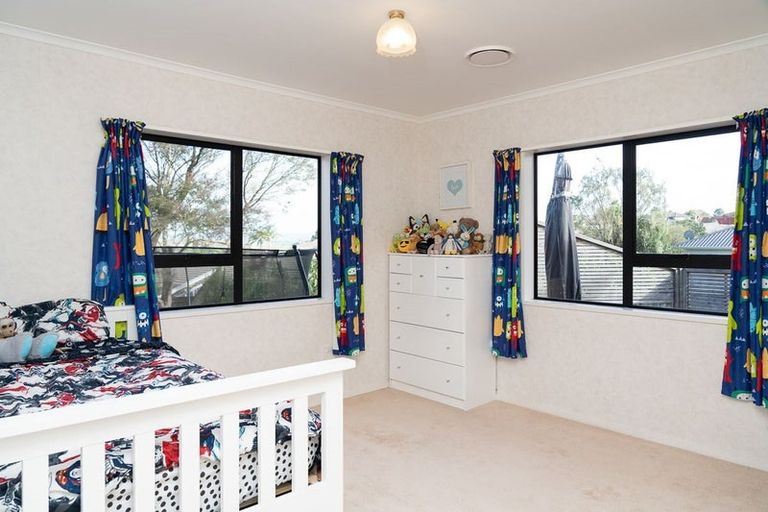 Photo of property in 5 Silhouette Way, Western Heights, Hamilton, 3200