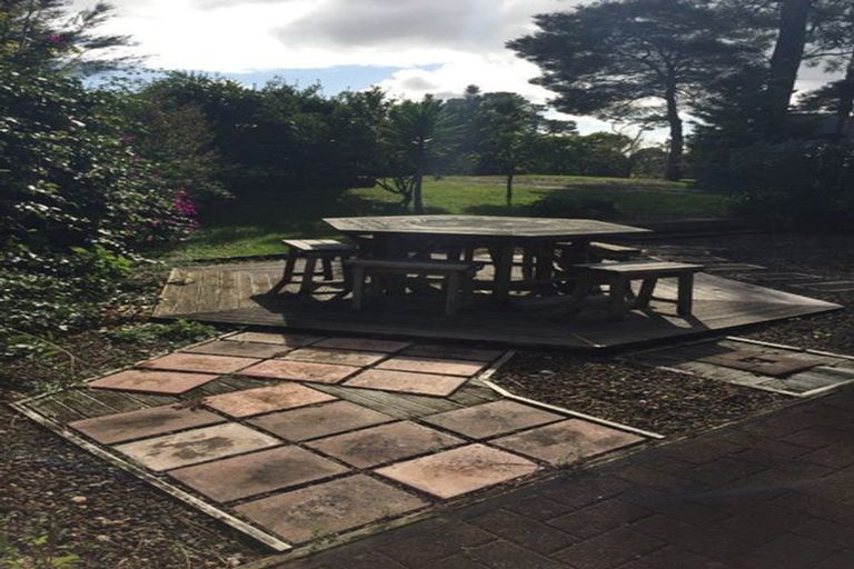 Photo of property in 43 Sunnyvale Road, Massey, Auckland, 0614