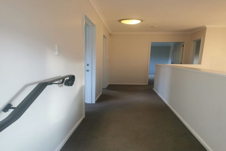 Photo of property in 40 Amherst Place, Albany, Auckland, 0632