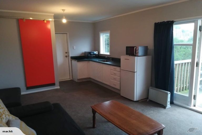 Photo of property in 82 Maupuia Road, Maupuia, Wellington, 6022