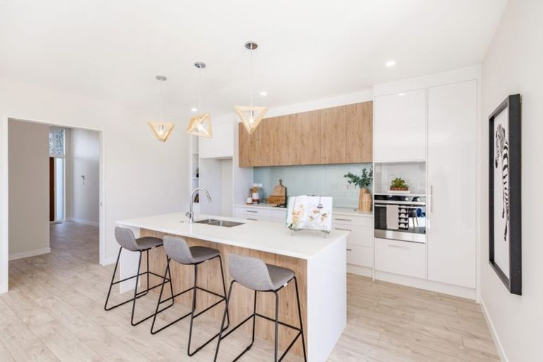 Photo of property in 8 Konoba Avenue, Kumeu, 0810