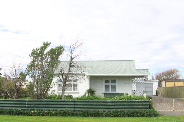 Photo of property in 13 Shortt Street, Foxton Beach, Foxton, 4815