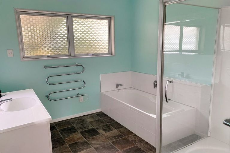 Photo of property in 19 Erin Street, Hokowhitu, Palmerston North, 4410