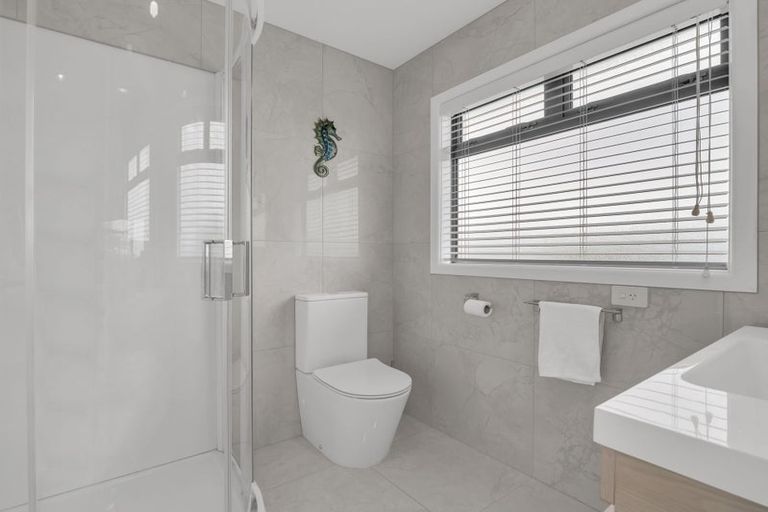 Photo of property in 86 Tiri Road, Tindalls Beach, Whangaparaoa, 0930