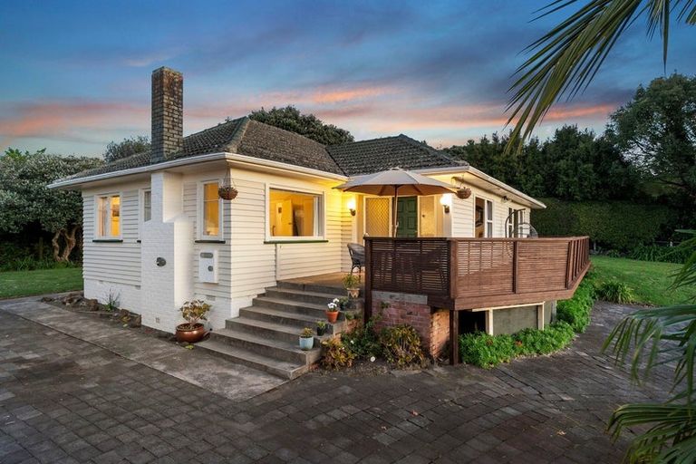 Photo of property in 44 Kiwi Esplanade, Mangere Bridge, Auckland, 2022