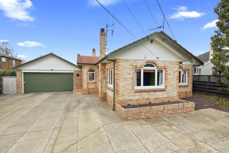 Photo of property in 8 Knighton Road, Hillcrest, Hamilton, 3216
