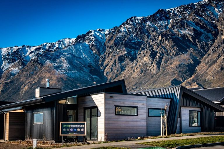 Photo of property in 34 Shepherd Road, Jacks Point, Queenstown, 9371