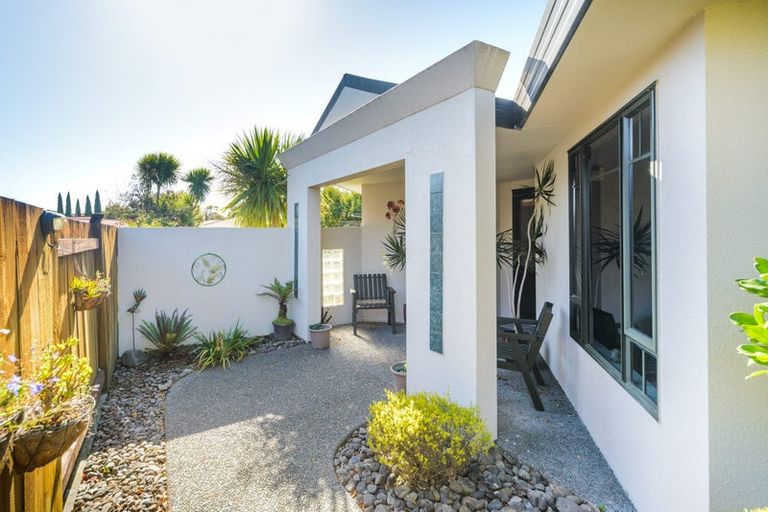 Photo of property in 39 Logan Way, Kelvin Grove, Palmerston North, 4414