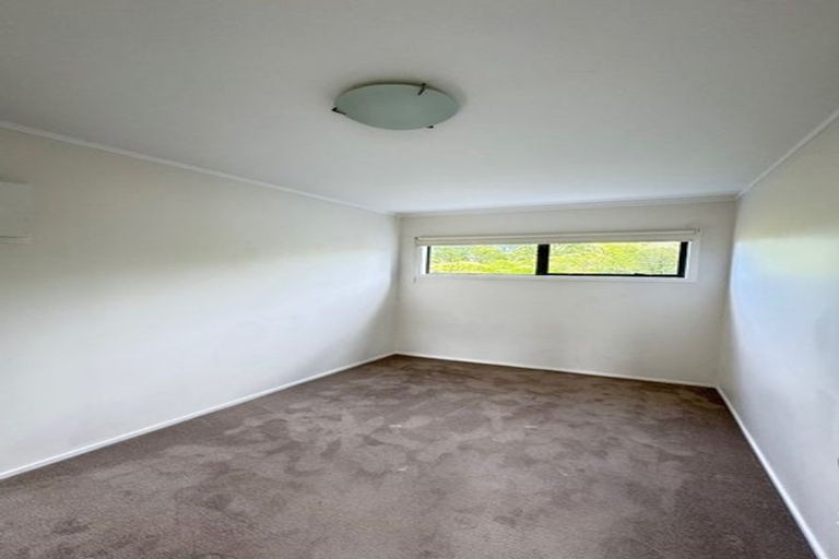 Photo of property in 6 Shearwater Rise, Rothesay Bay, Auckland, 0630