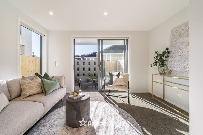 Photo of property in 31-33 Chapman Crescent, Naenae, Lower Hutt, 5011