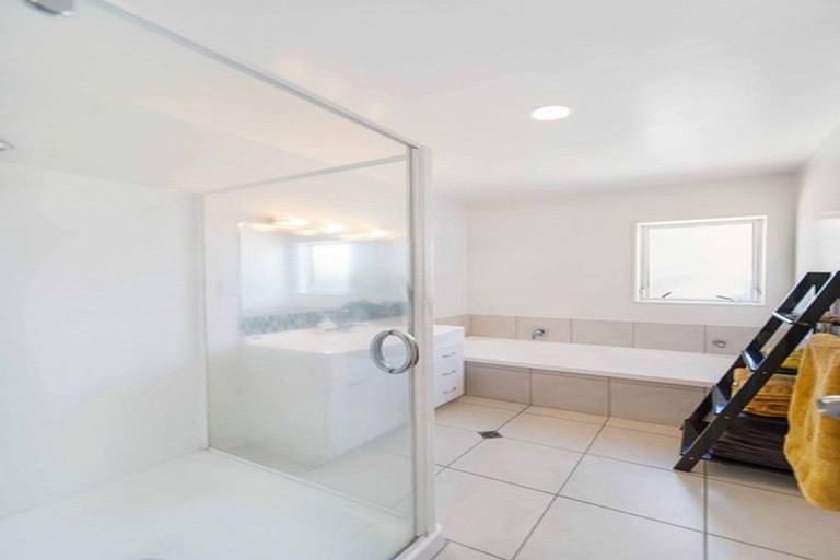 Photo of property in 3b Stevenson Road, Clarks Beach, 2122