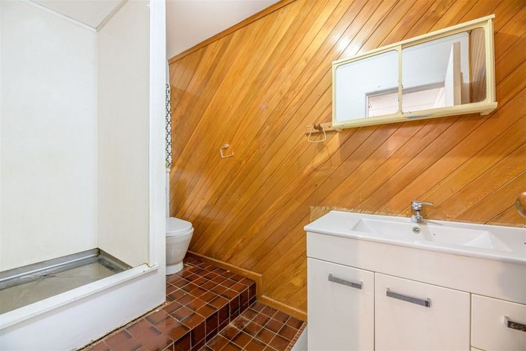 Photo of property in 114 Woodglen Road, Glen Eden, Auckland, 0602