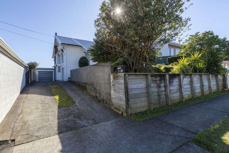 Photo of property in 16 Bulteel Street, New Plymouth, 4310