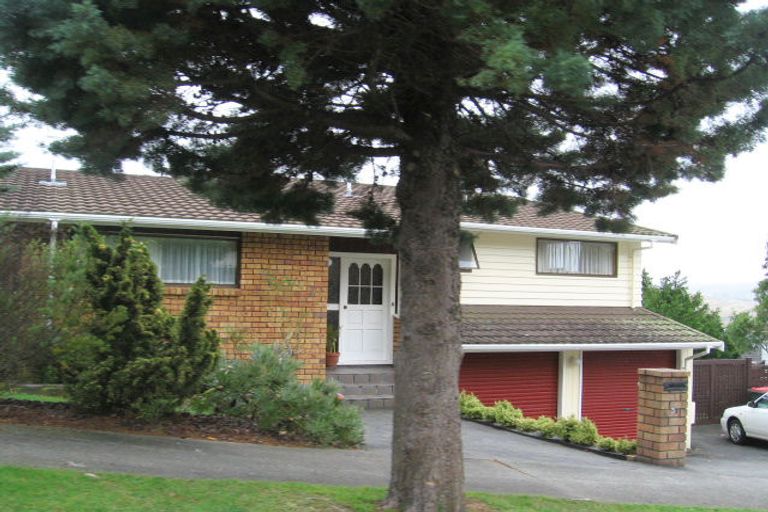 Photo of property in 31 Greyfriars Crescent, Tawa, Wellington, 5028