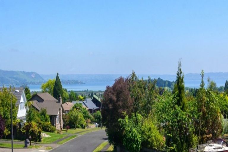 Photo of property in 28 Mark Place, Lynmore, Rotorua, 3010