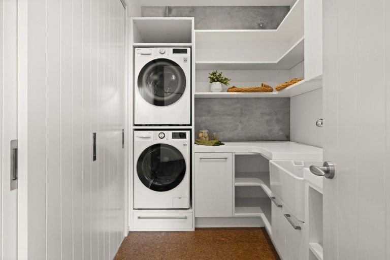 Photo of property in 14 Te Mata Peak Road, Havelock North, 4130