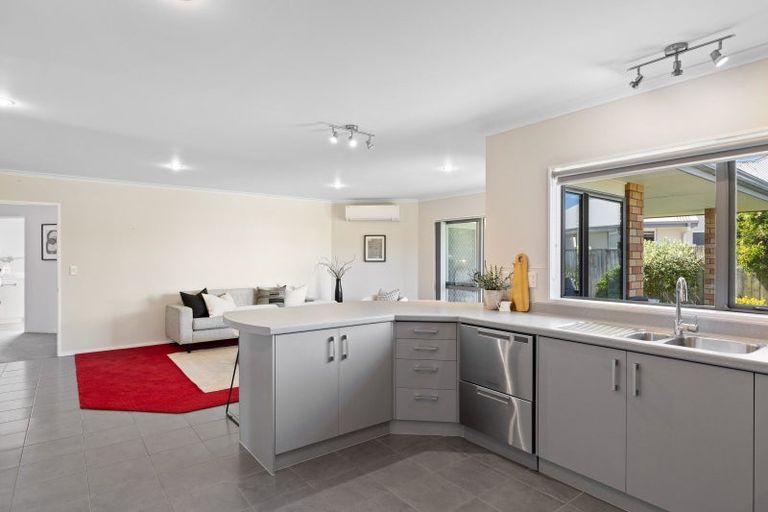 Photo of property in 21 Madison Street, Cambridge, 3434