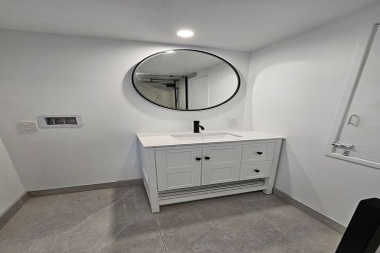 Photo of property in 19 Hutchinsons Road, Bucklands Beach, Auckland, 2014