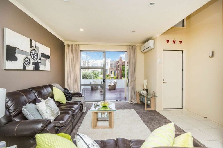 Photo of property in 12 Figaro Crescent, Takanini, 2112