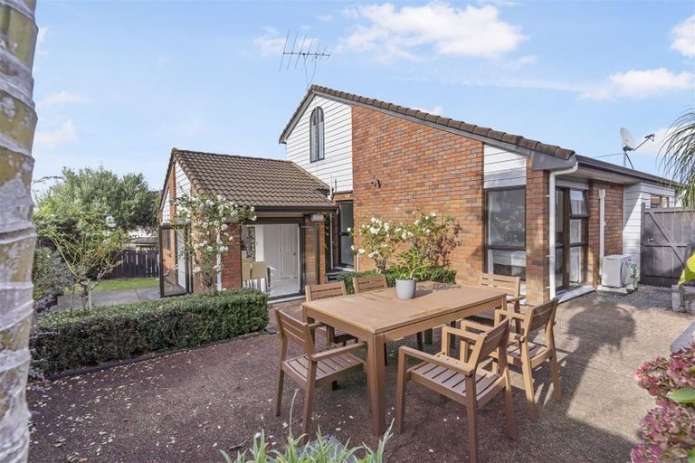 Photo of property in 3 Citation Way, Botany Downs, Auckland, 2010