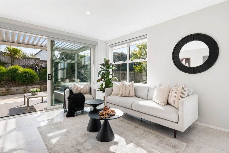 Photo of property in 26 Kukuwai Avenue, Red Beach, 0932